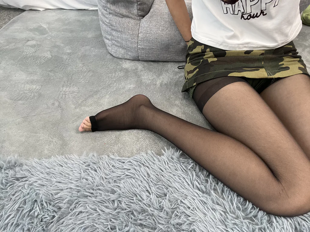 图片[3]-精选三禾摄影 NO.060 迷彩裤裙 黑丝露趾袜[148P]-草丛看图