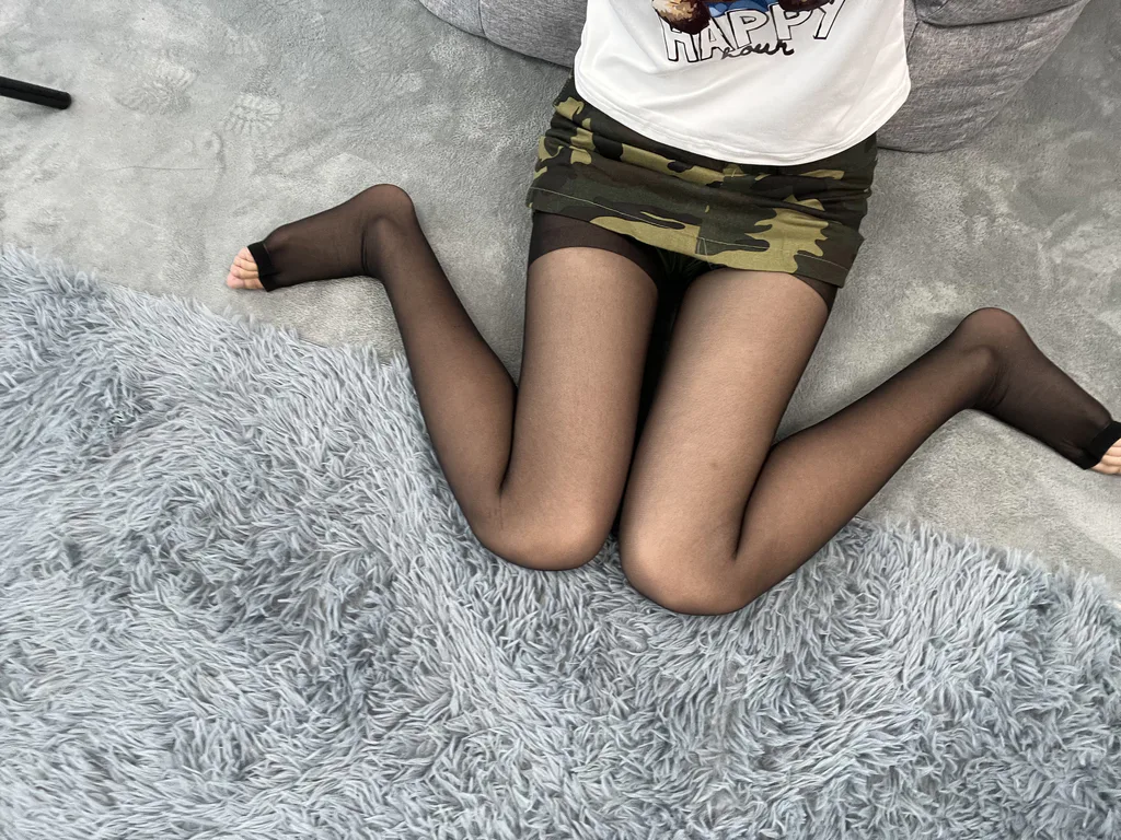 图片[6]-精选三禾摄影 NO.060 迷彩裤裙 黑丝露趾袜[148P]-草丛看图