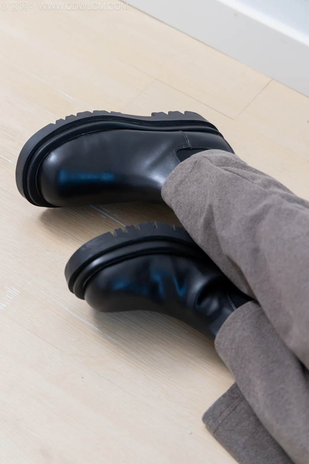 图片[3]-精选勿恋传媒 NO.2573 小羊-短靴、薄灰丝、裤里丝[157P]-草丛看图