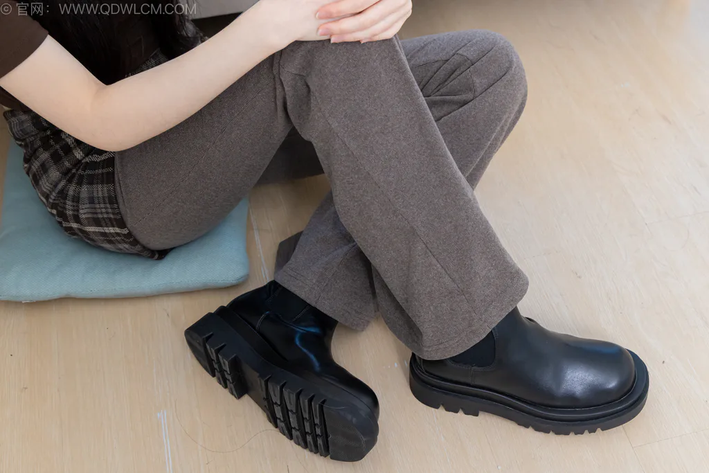 图片[8]-精选勿恋传媒 NO.2573 小羊-短靴、薄灰丝、裤里丝[157P]-草丛看图