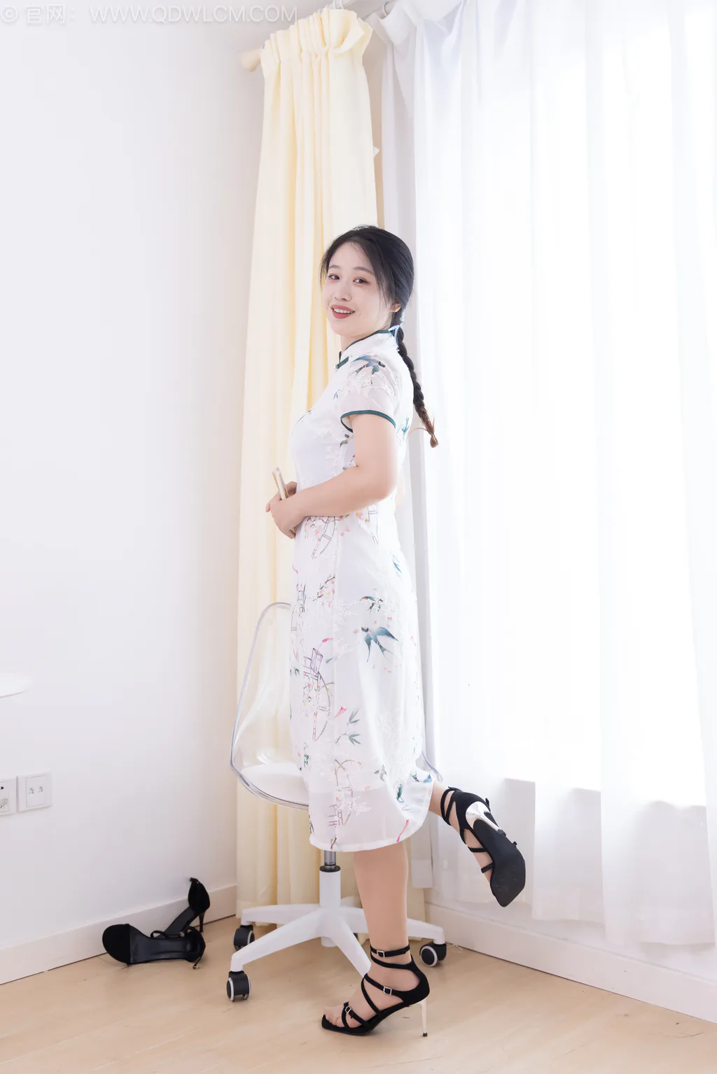 图片[5]-精选勿恋传媒 NO.2556 小紫-三双高跟鞋、薄肉丝、裸足[165P]-草丛看图