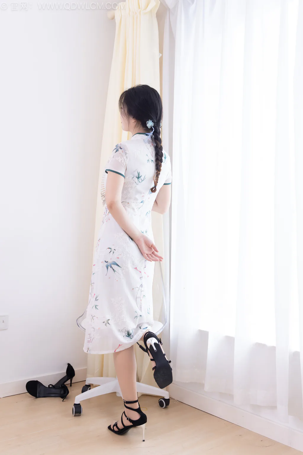 图片[7]-精选勿恋传媒 NO.2556 小紫-三双高跟鞋、薄肉丝、裸足[165P]-草丛看图