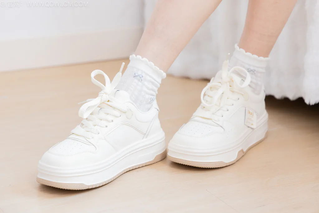 图片[8]-勿恋传媒 NO.2571 灵儿-板鞋、白棉袜、裸足[154P]-草丛看图