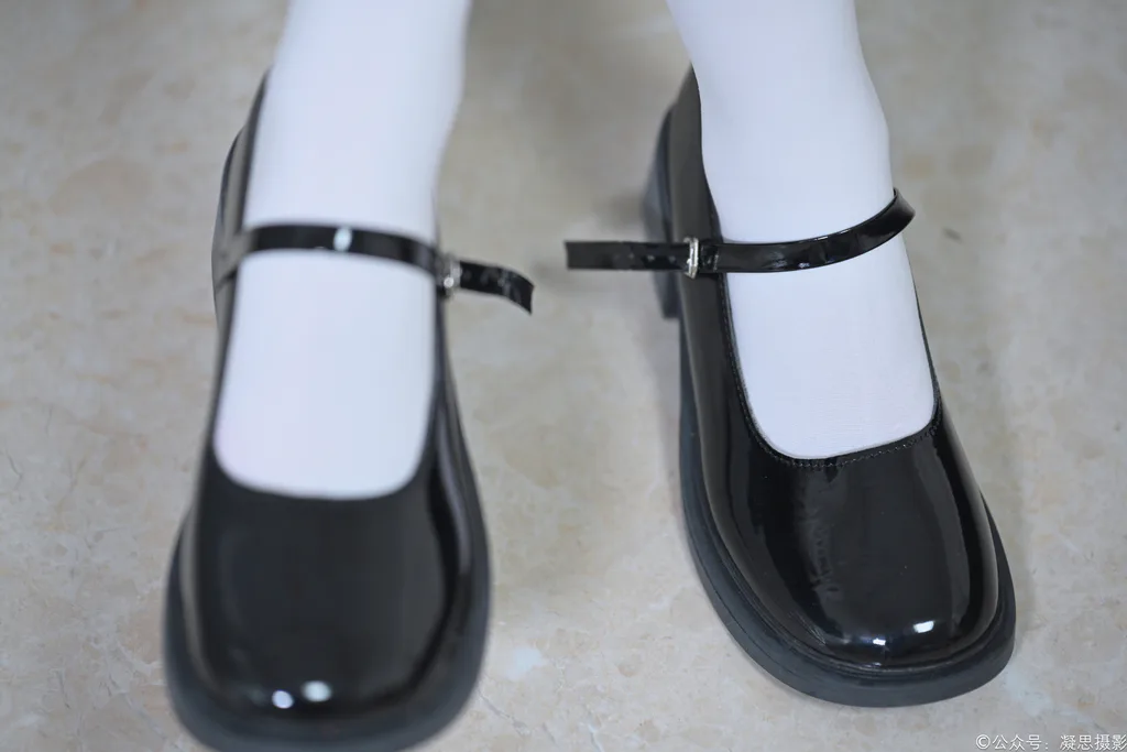 图片[1]-精选凝思摄影 NO.055 沅沅-连衣裙、过膝袜、高跟鞋[150P]-草丛看图