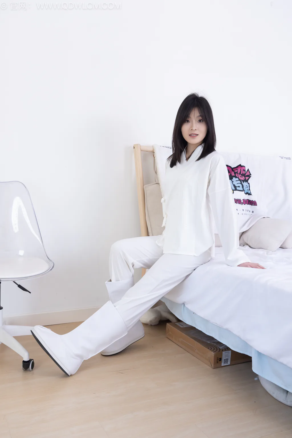 图片[1]-精选勿恋传媒 NO.2551 青柠-古风长靴、薄肉丝[240P]-草丛看图