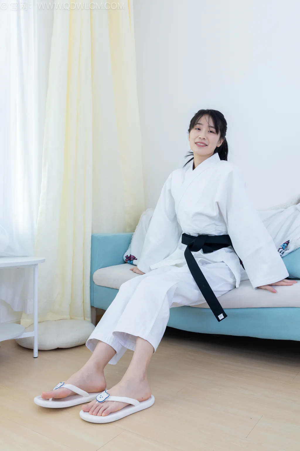 图片[4]-精选勿恋传媒 NO.2552 菜菜-人字拖、黑色踩脚裤袜、裸足、纯白棉袜[230P]-草丛看图