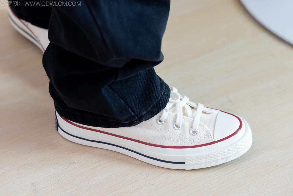 图片[2]-精选勿恋传媒 NO.2554 欢欢-帆布鞋、粉色船袜[160P]-草丛看图