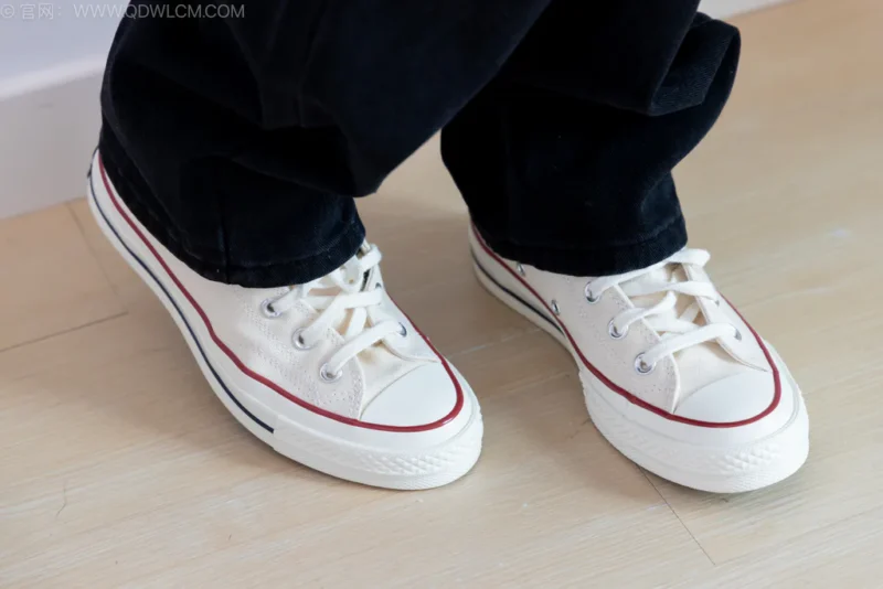 精选勿恋传媒 NO.2554 欢欢-帆布鞋、粉色船袜[160P]-草丛看图