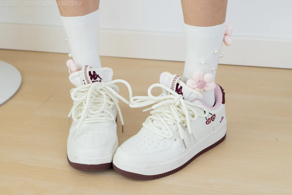 图片[2]-精选勿恋传媒 NO.2563 茯苓-板鞋、白棉袜、裸足[200P]-草丛看图