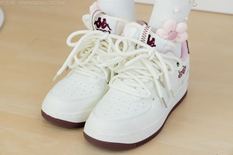 精选勿恋传媒 NO.2563 茯苓-板鞋、白棉袜、裸足[200P]-草丛看图