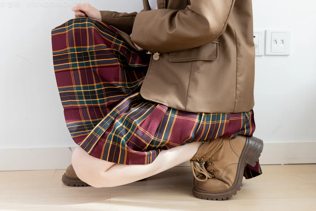 图片[6]-精选勿恋传媒 NO.2567 萌萌-短靴、白棉袜、裸足、jk至服[150P]-草丛看图