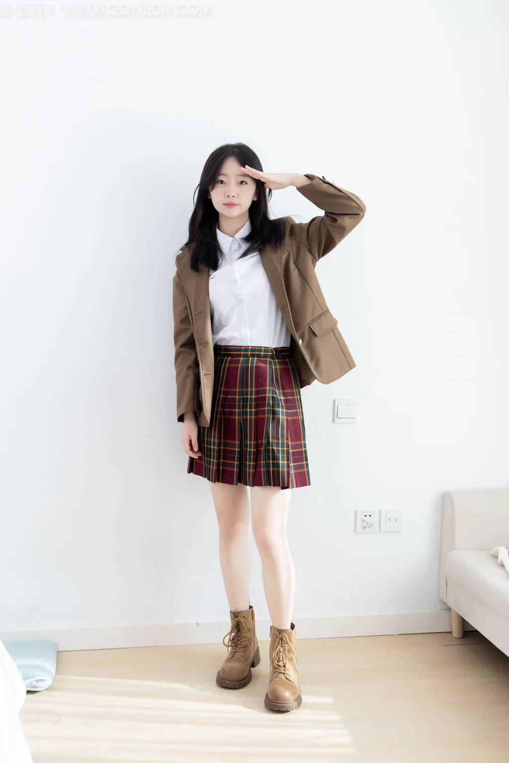 图片[1]-精选勿恋传媒 NO.2567 萌萌-短靴、白棉袜、裸足、jk至服[150P]-草丛看图