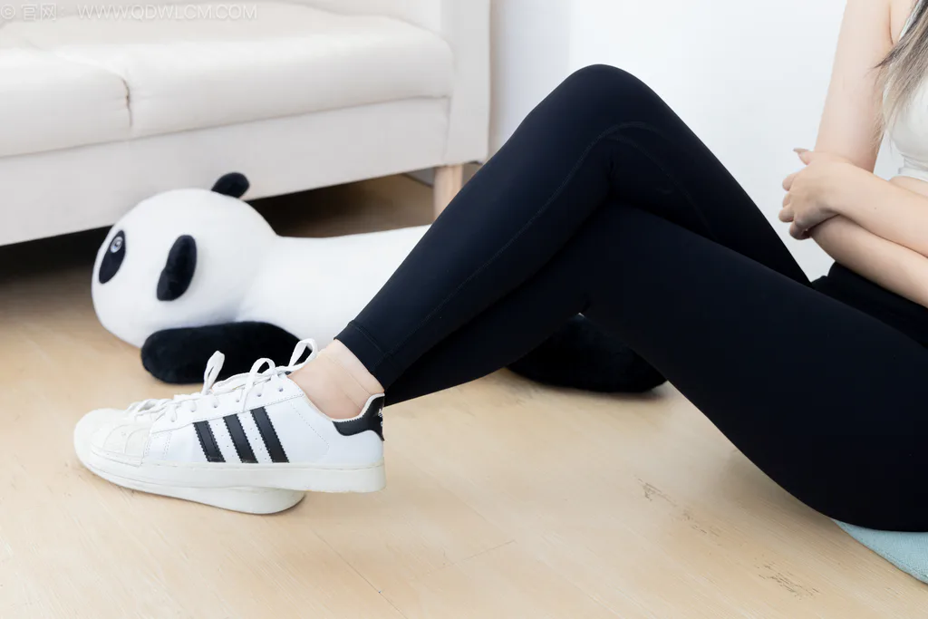 图片[2]-精选勿恋传媒 NO.2561 贝壳-板鞋、帆布鞋、短肉丝、瑜伽裤[165P]-草丛看图