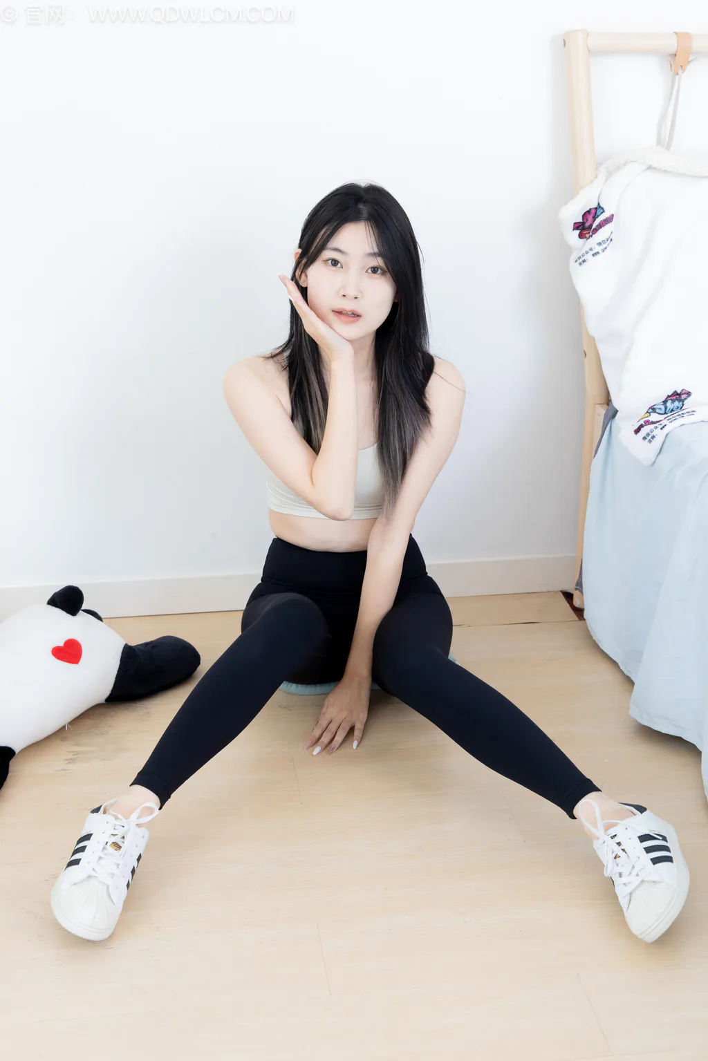 图片[4]-精选勿恋传媒 NO.2561 贝壳-板鞋、帆布鞋、短肉丝、瑜伽裤[165P]-草丛看图