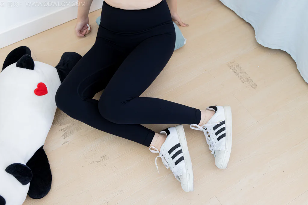 图片[6]-精选勿恋传媒 NO.2561 贝壳-板鞋、帆布鞋、短肉丝、瑜伽裤[165P]-草丛看图