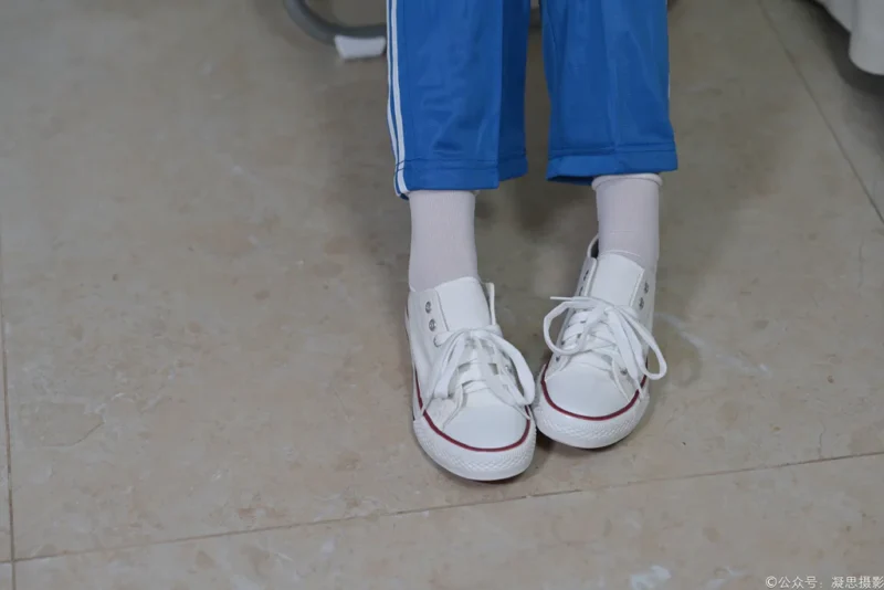 精选凝思摄影 NO.056 小慧-校服、短白袜、帆布鞋[150P]-草丛看图