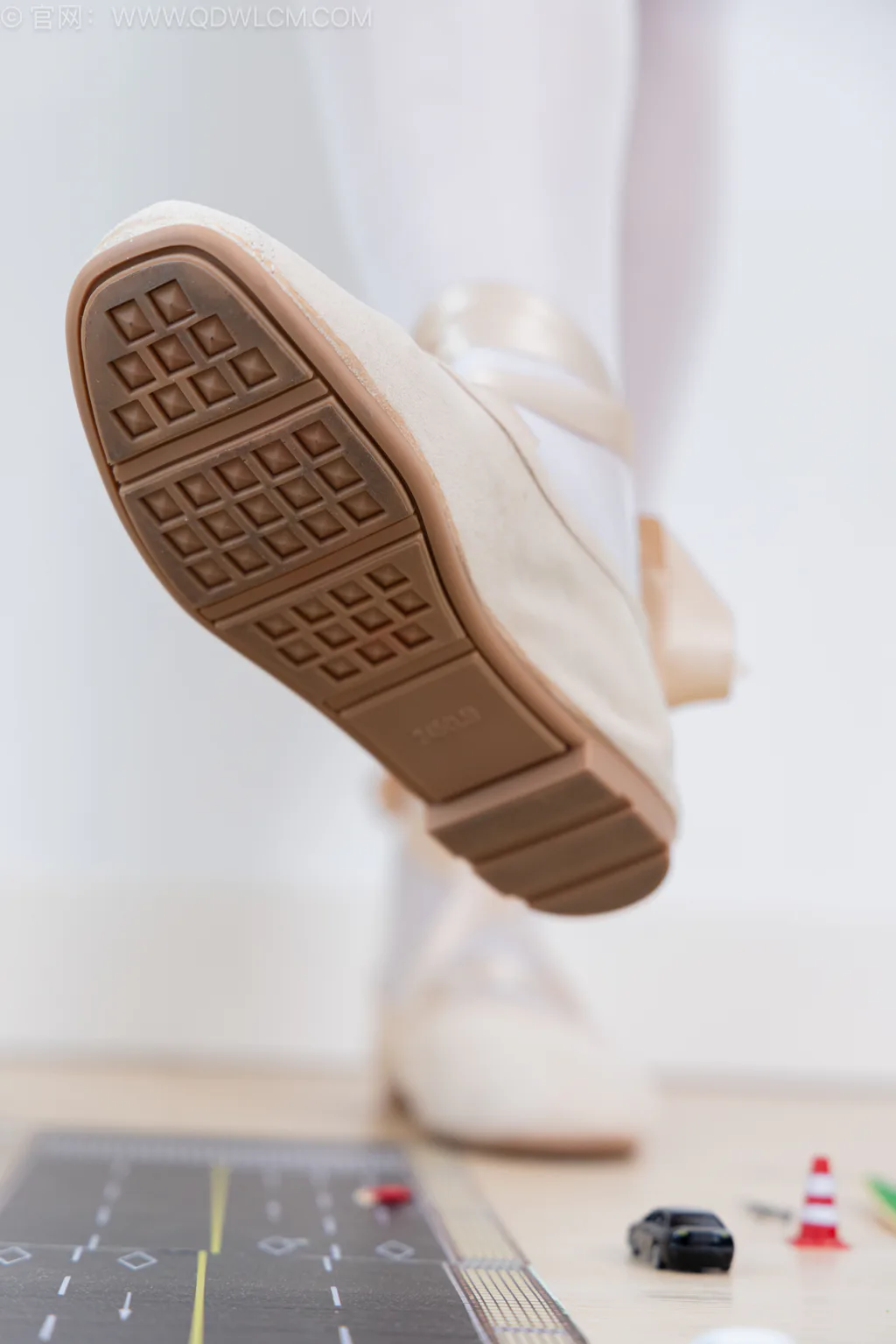 图片[4]-精选勿恋传媒 NO.2565 泡泡-平底鞋、薄白丝大腿袜、体操服[158P]-草丛看图