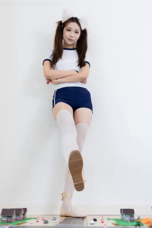 精选勿恋传媒 NO.2565 泡泡-平底鞋、薄白丝大腿袜、体操服[158P]-草丛看图