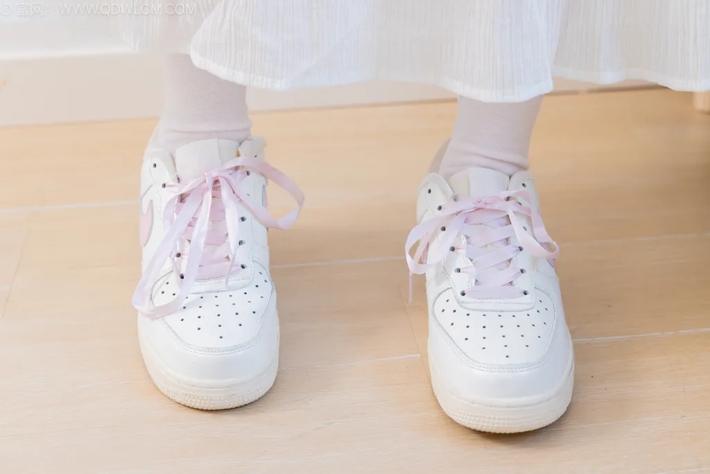 图片[3]-精选勿恋传媒 NO.2568 小羊-板鞋、白棉袜、裸足[153P]-草丛看图