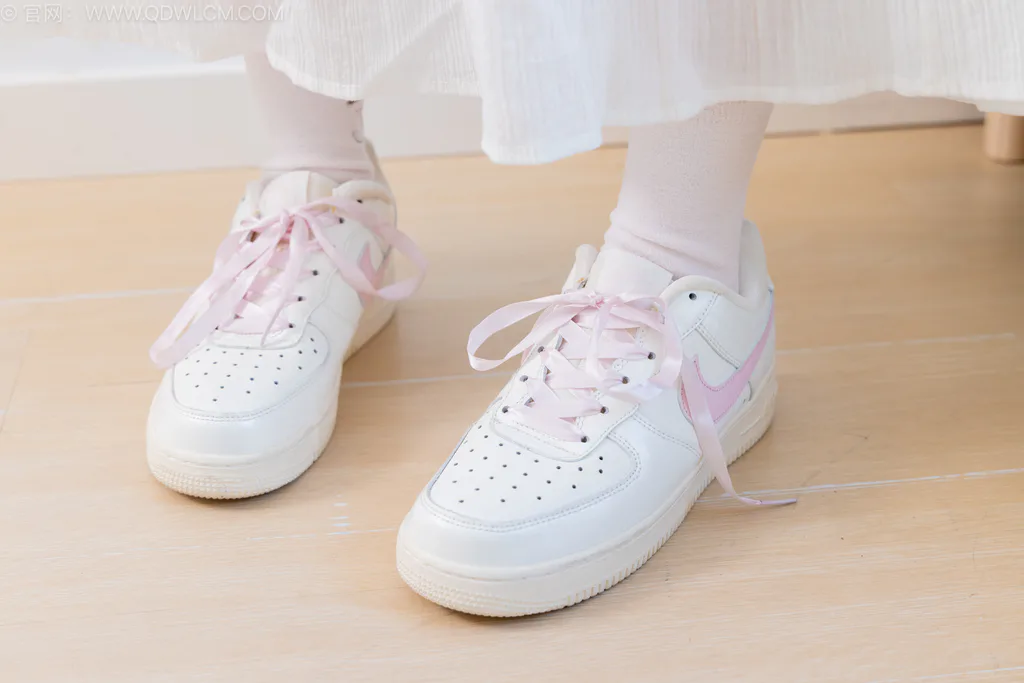 图片[5]-精选勿恋传媒 NO.2568 小羊-板鞋、白棉袜、裸足[153P]-草丛看图