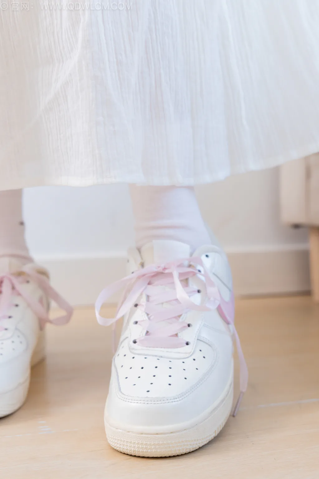 图片[6]-精选勿恋传媒 NO.2568 小羊-板鞋、白棉袜、裸足[153P]-草丛看图