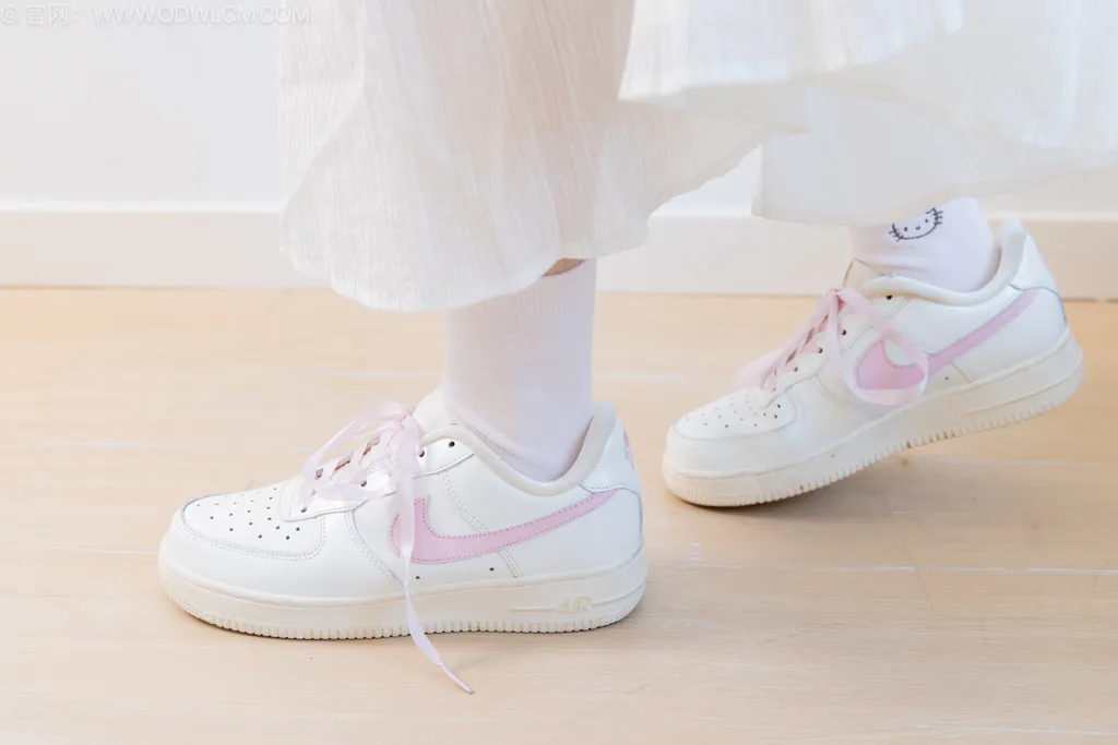 图片[8]-精选勿恋传媒 NO.2568 小羊-板鞋、白棉袜、裸足[153P]-草丛看图