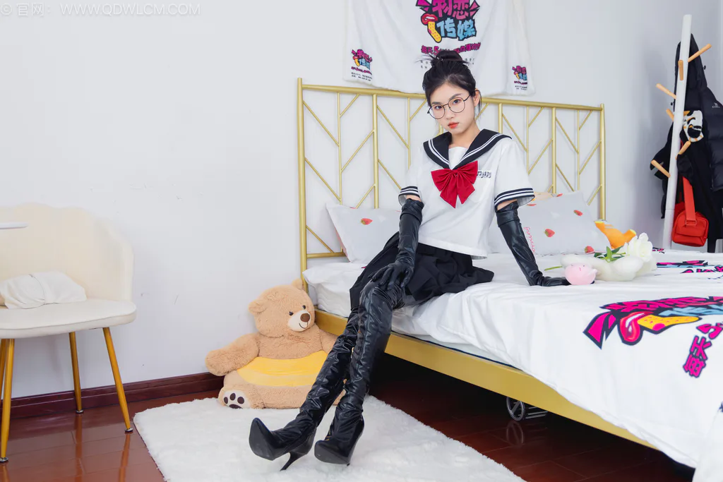 图片[2]-精选勿恋传媒 NO.2557 米米-高跟长靴、薄白丝、JK至服、皮手套[155P]-草丛看图