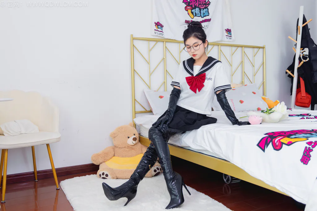 图片[3]-精选勿恋传媒 NO.2557 米米-高跟长靴、薄白丝、JK至服、皮手套[155P]-草丛看图