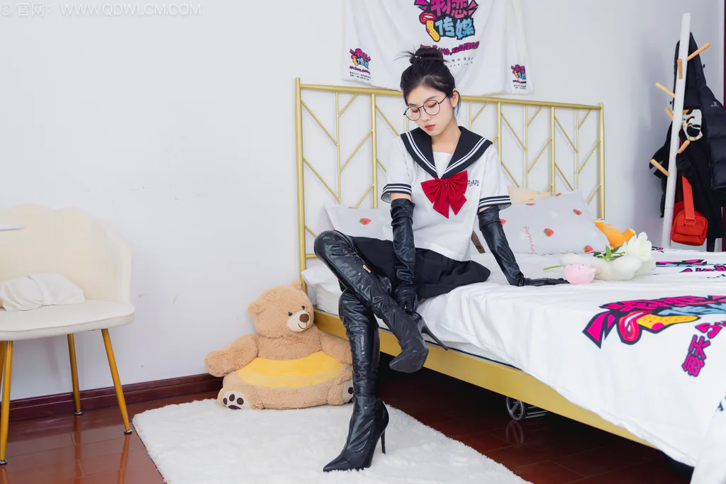 图片[4]-精选勿恋传媒 NO.2557 米米-高跟长靴、薄白丝、JK至服、皮手套[155P]-草丛看图