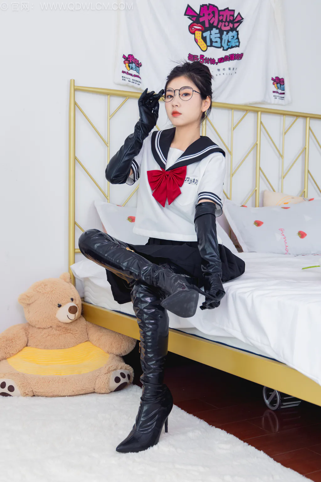 图片[8]-精选勿恋传媒 NO.2557 米米-高跟长靴、薄白丝、JK至服、皮手套[155P]-草丛看图