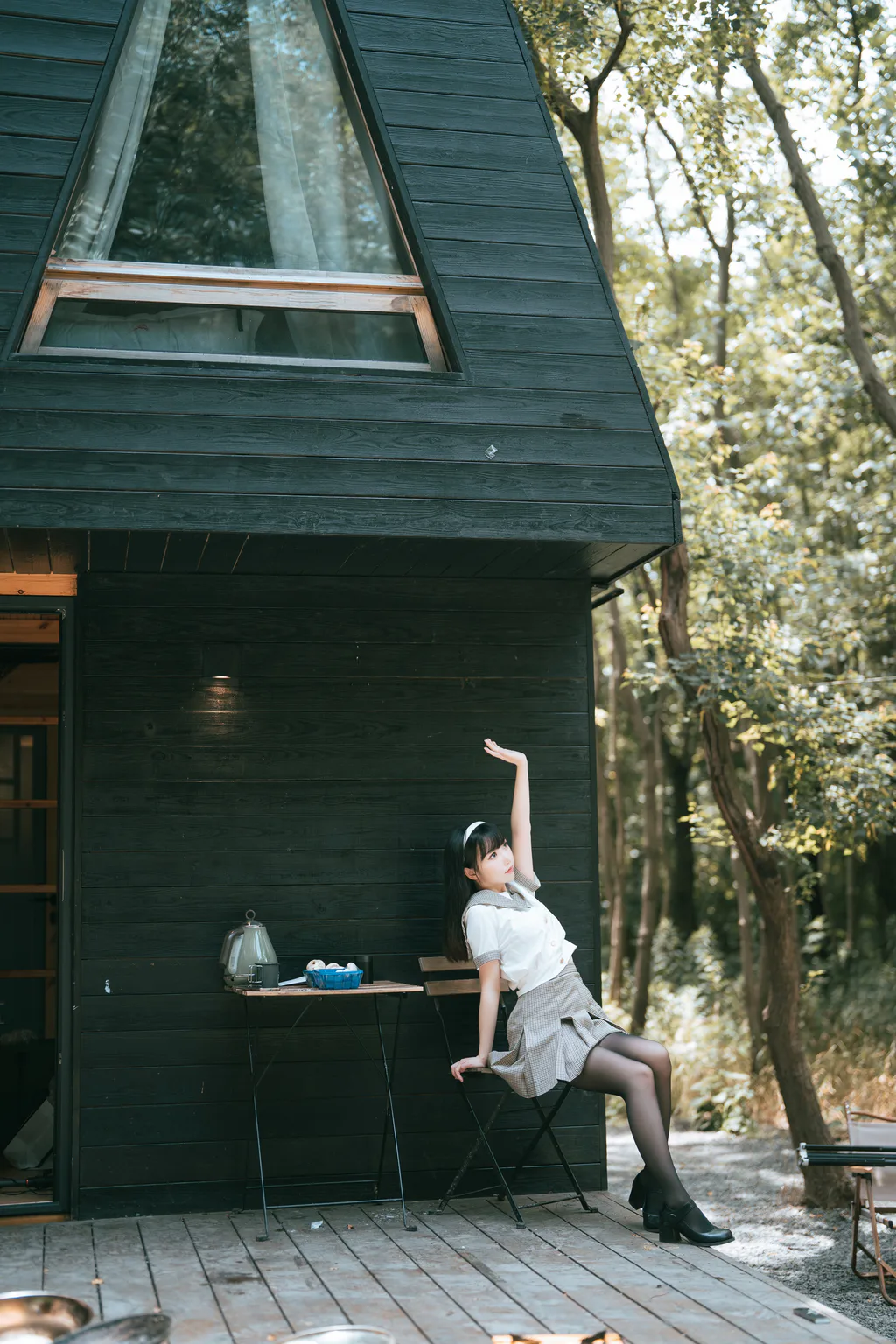 图片[3]-面饼仙儿 – 黑丝露营JK[17P]-草丛看图