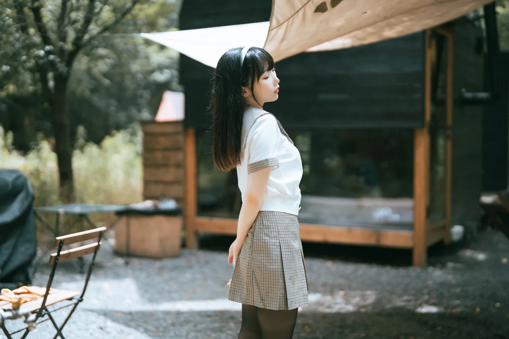 图片[5]-面饼仙儿 – 黑丝露营JK[17P]-草丛看图