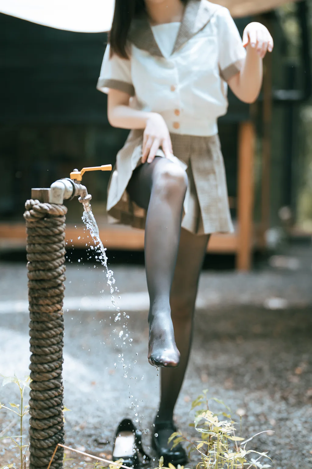 图片[7]-面饼仙儿 – 黑丝露营JK[17P]-草丛看图