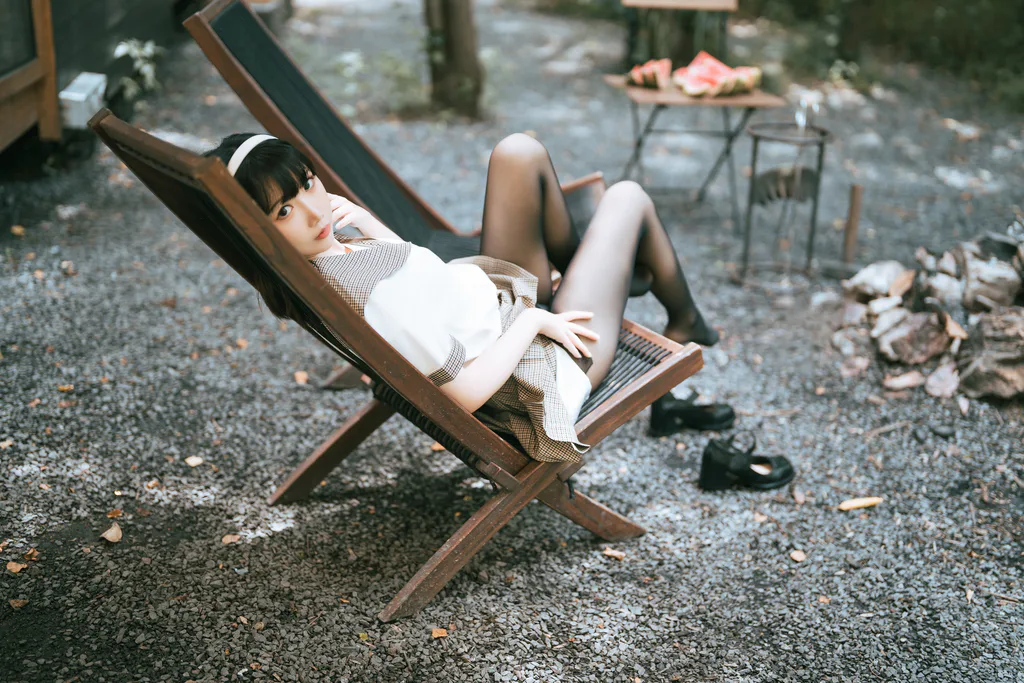 图片[8]-面饼仙儿 – 黑丝露营JK[17P]-草丛看图