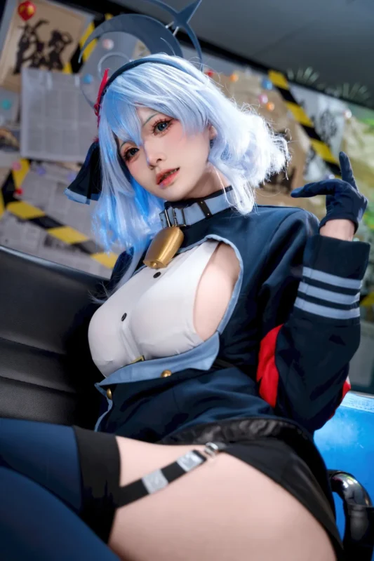 九柒喵 – 蔚蓝档案 天雨亚子[20P]-草丛看图