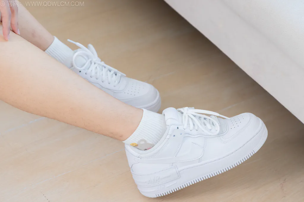 图片[8]-精选勿恋传媒 NO.2572 小爱-板鞋、白棉袜、裸足[151P]-草丛看图