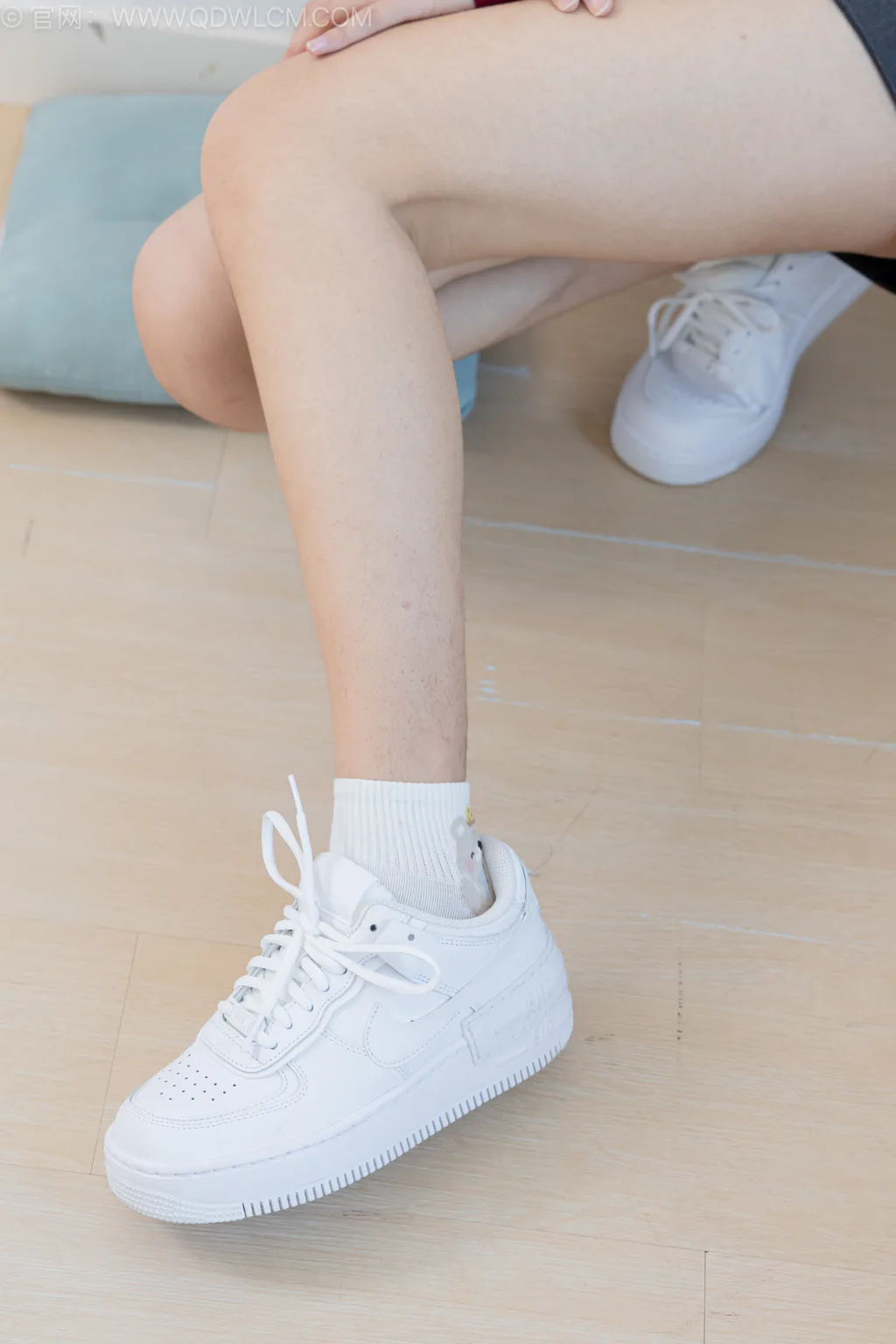 图片[1]-精选勿恋传媒 NO.2572 小爱-板鞋、白棉袜、裸足[151P]-草丛看图