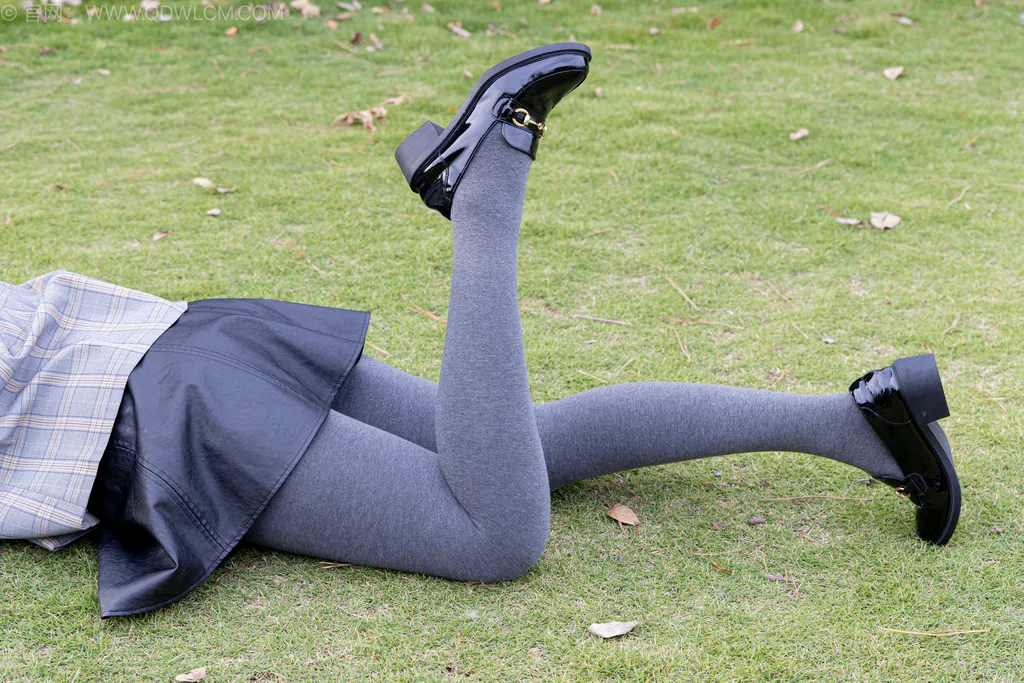 图片[3]-精选勿恋传媒 NO.2559 岚岚-皮鞋、厚灰丝、穿袜子[255P]-草丛看图