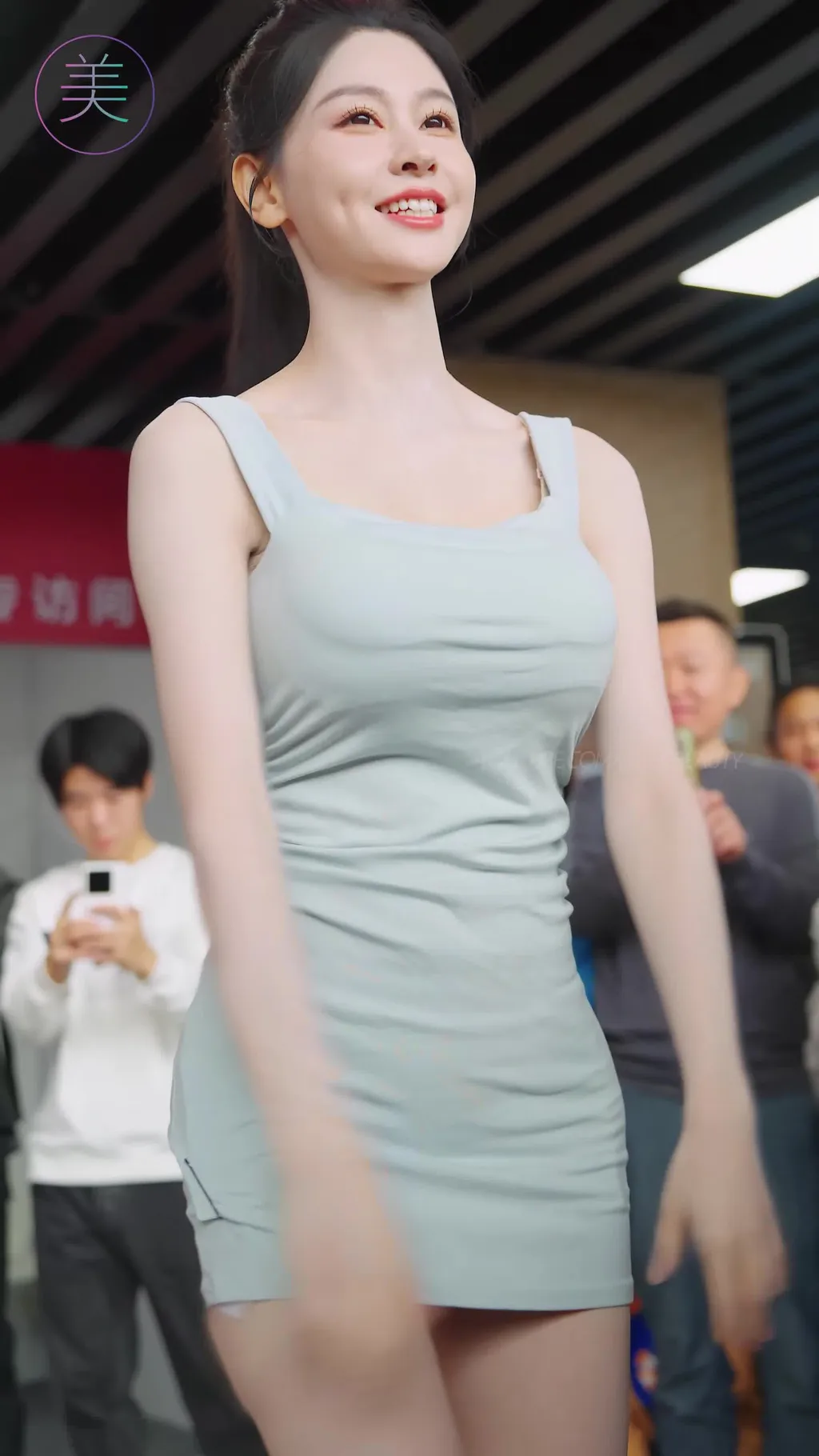 图片[1]-精选NO.1690 2024 广州车展 网荭美女车模 beautyleg LOOKBOOK 81[30P]-草丛看图