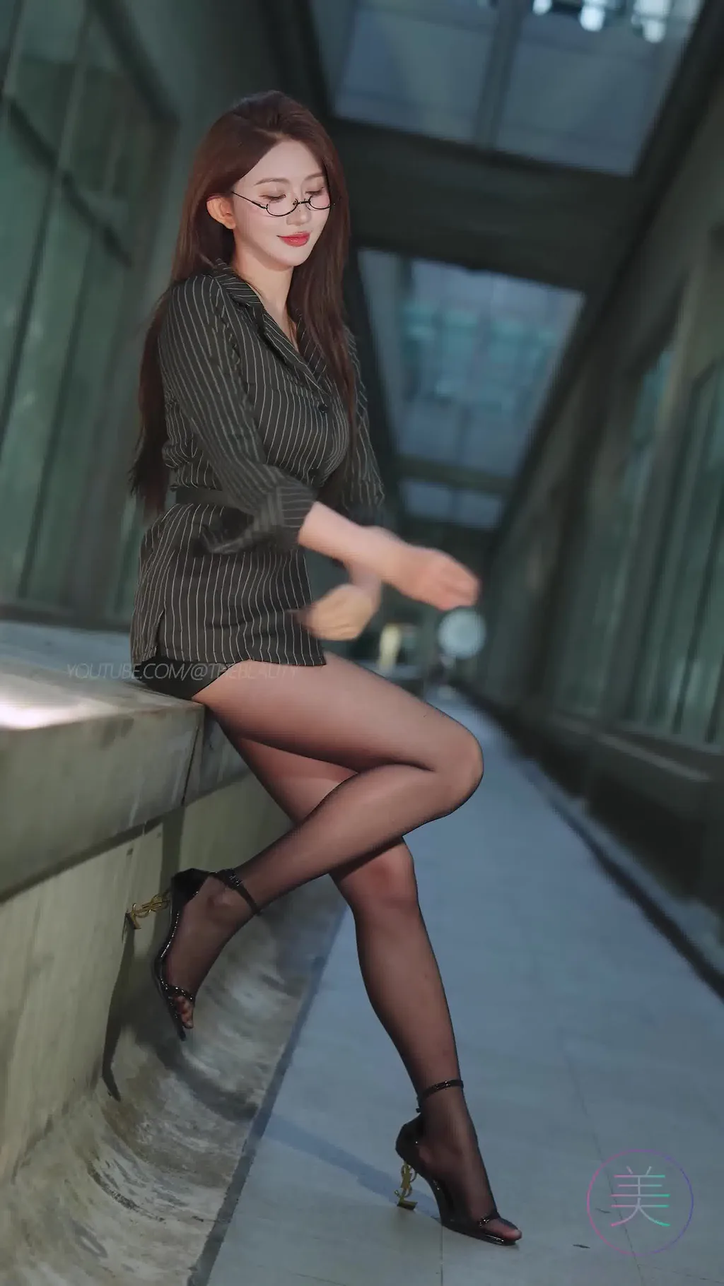 图片[5]-精选NO.1691 2024 广州车展 网荭美女车模 beautyleg LOOKBOOK 82[30P]-草丛看图