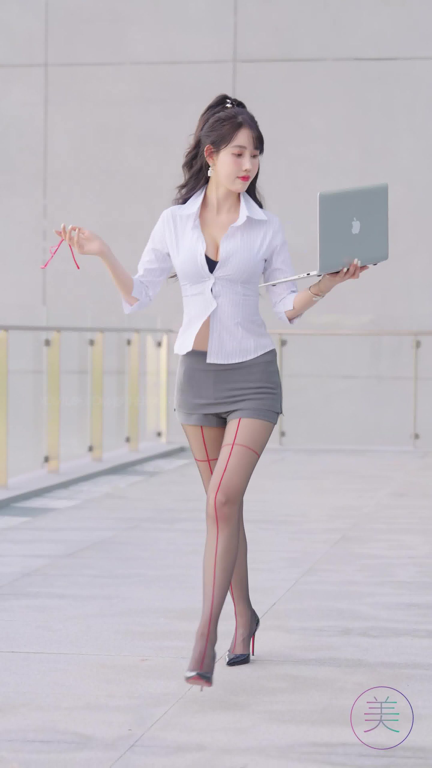 图片[4]-精选NO.1678 2024 广州车展 网荭美女车模 beautyleg LOOKBOOK 69[30P]-草丛看图