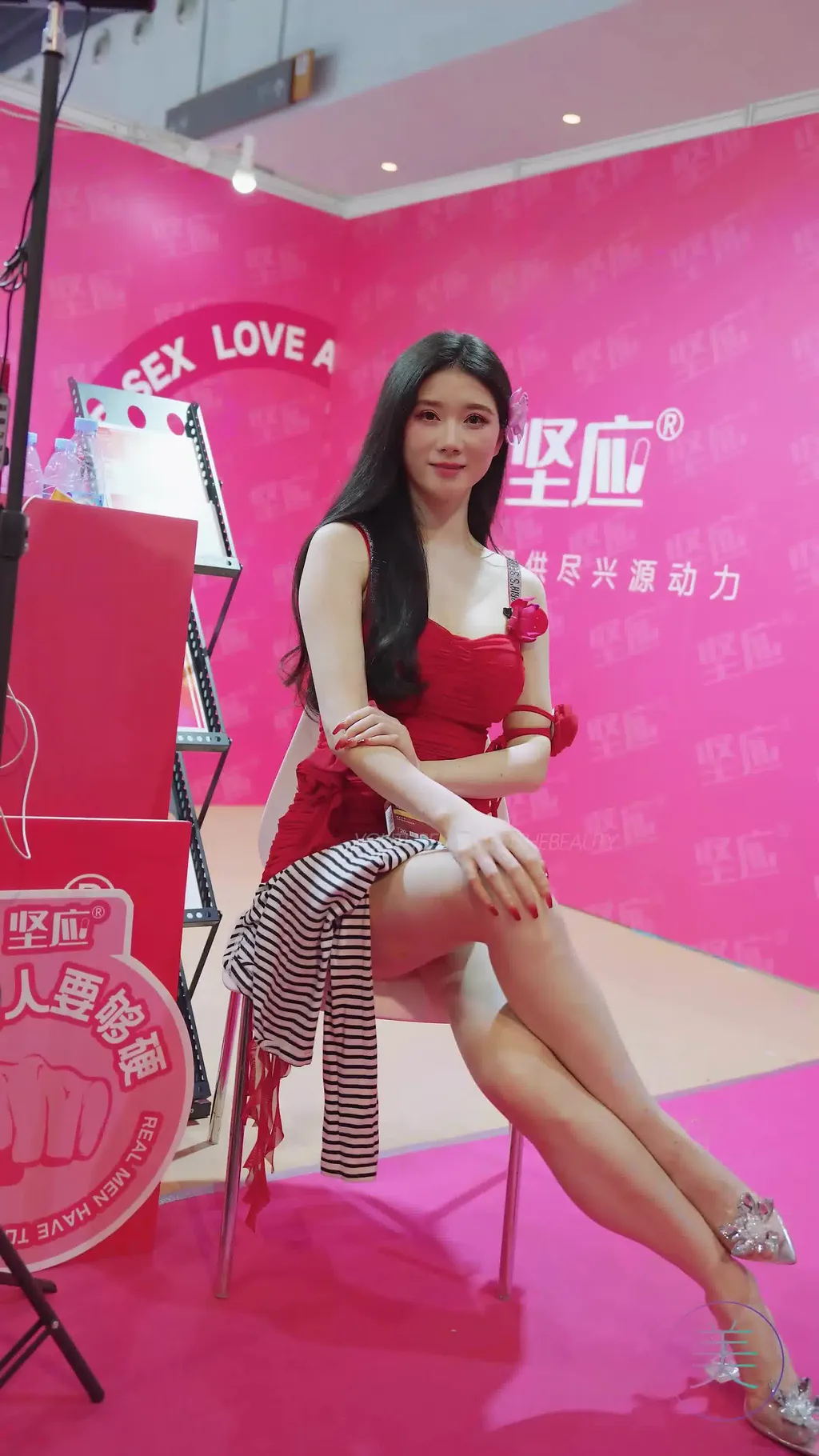 图片[8]-精选NO.1666 2024 广州性文化博览 成人展 车模网荭 showgirl 01[30P]-草丛看图