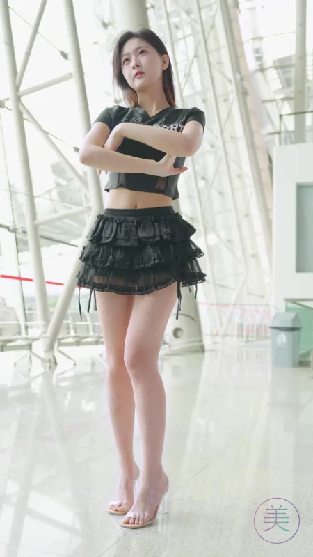 精选NO.1720 2024 广州车展 网荭美女车模 beautyleg LOOKBOOK 106[30P]-草丛看图