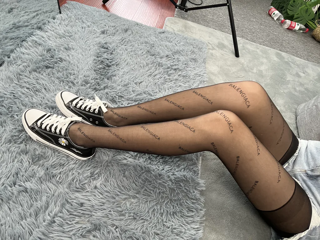 图片[8]-精选三禾摄影 NO.061 字母黑丝 帆布鞋[123P]-草丛看图