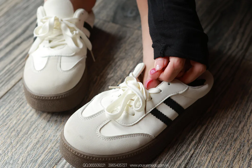 图片[4]-精选[IESS异思趣向] 2025.11.04 丝享家2201：兔兔《姓感吊带（上）》[80P]-草丛看图