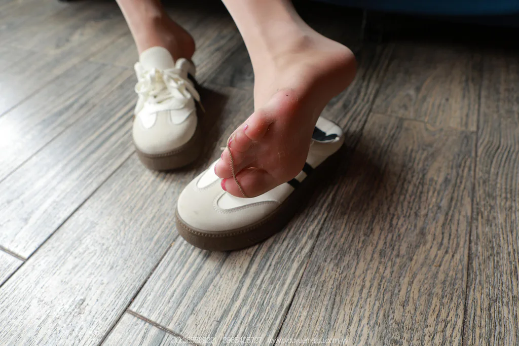 图片[6]-精选[IESS异思趣向] 2025.11.04 丝享家2201：兔兔《姓感吊带（上）》[80P]-草丛看图