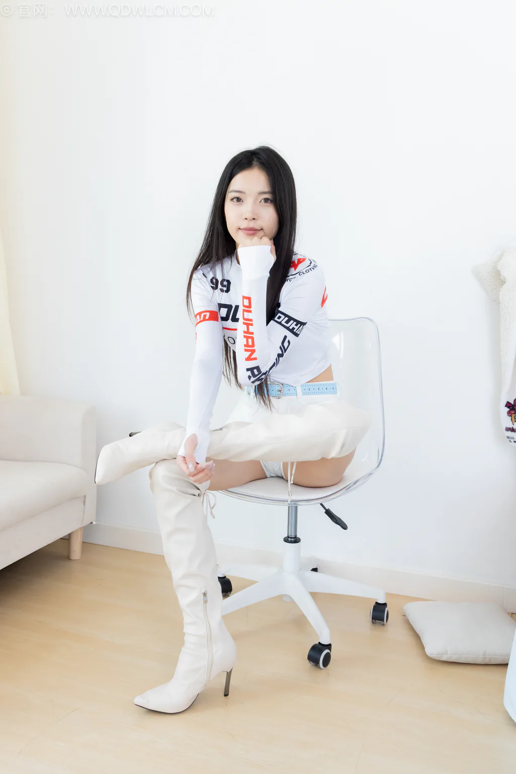 图片[2]-精选勿恋传媒 NO.2575 茯苓-高跟长靴、白棉袜、裸足[184P]-草丛看图