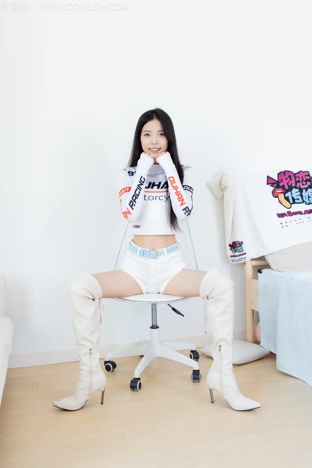 图片[1]-精选勿恋传媒 NO.2575 茯苓-高跟长靴、白棉袜、裸足[184P]-草丛看图