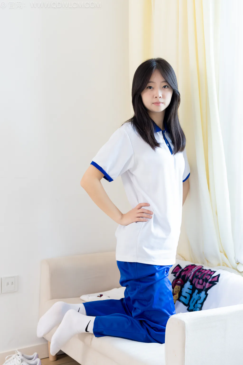 图片[2]-勿恋传媒 NO.2576 萌萌-板鞋、白棉袜、裸足、校服[153P]-草丛看图