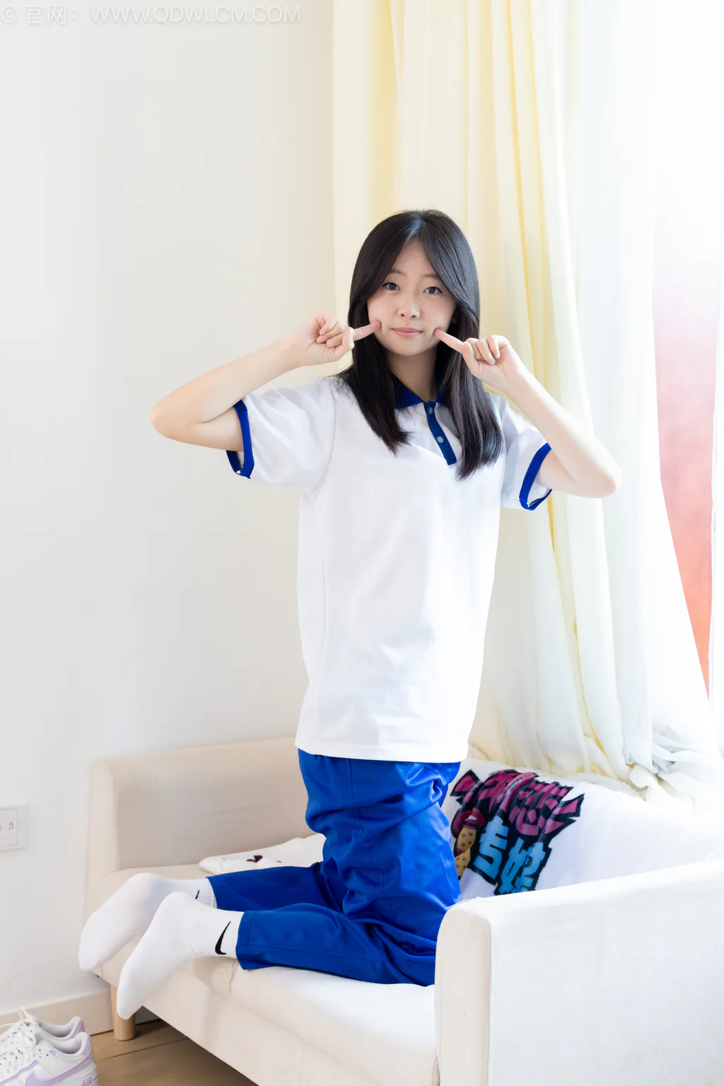 图片[4]-勿恋传媒 NO.2576 萌萌-板鞋、白棉袜、裸足、校服[153P]-草丛看图